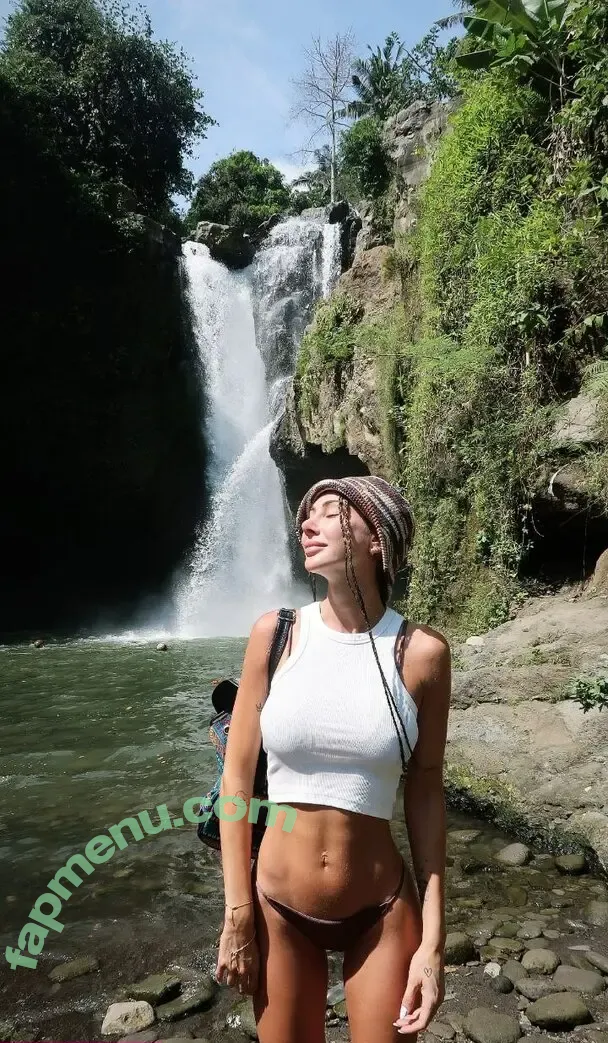 Seyma Subasi nude photo #0104 (seymasubasi)