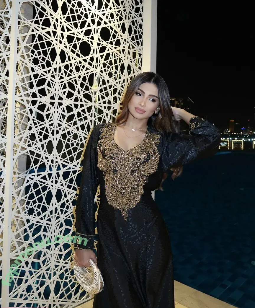 Shabreen Meerasafeer nude photo #0025 (shabreensabeer)