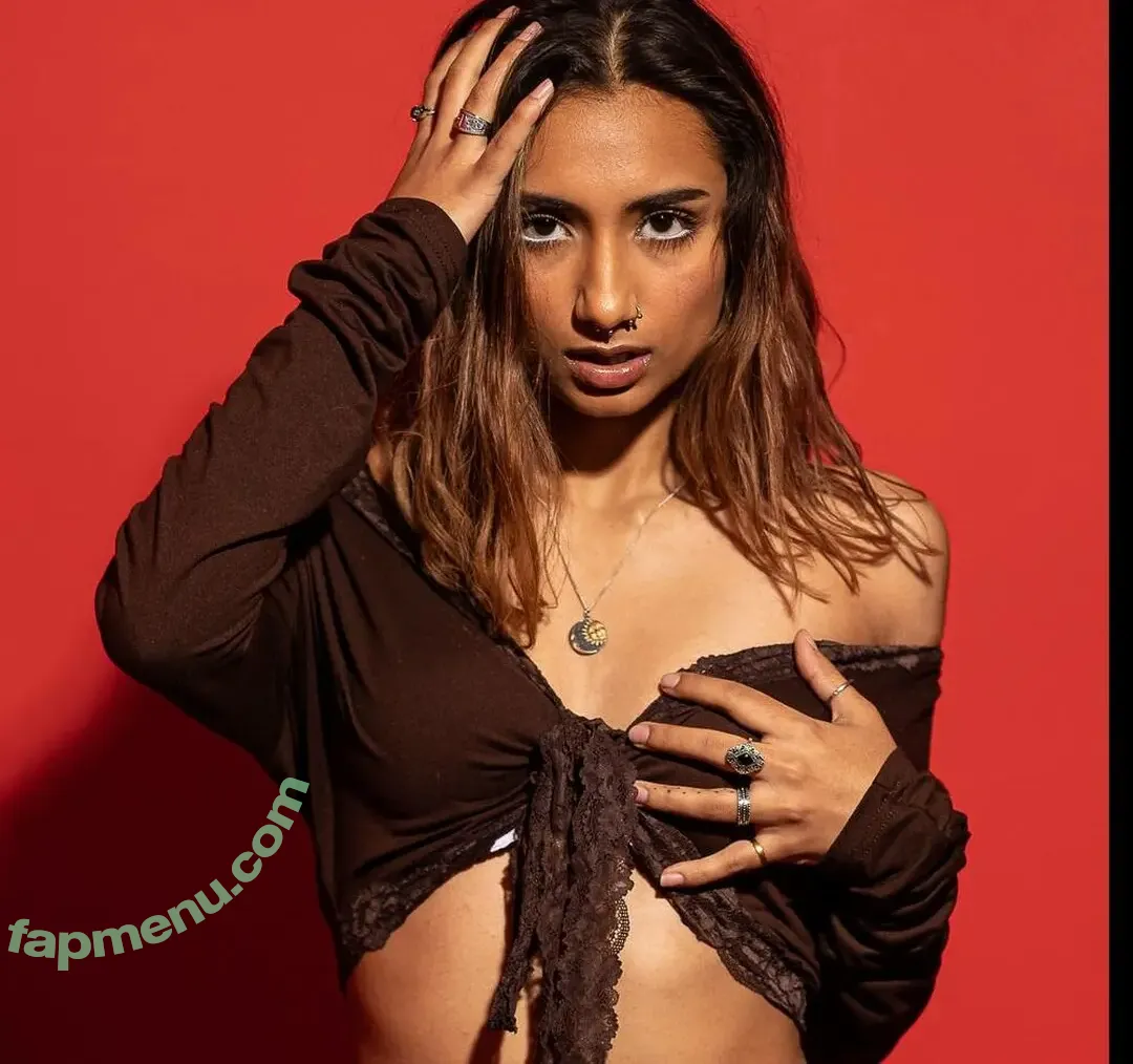 Shagisabadword nude photo #0001 (Shagisabadword)