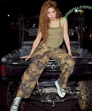 Shakira / shakkira nude photo #1128