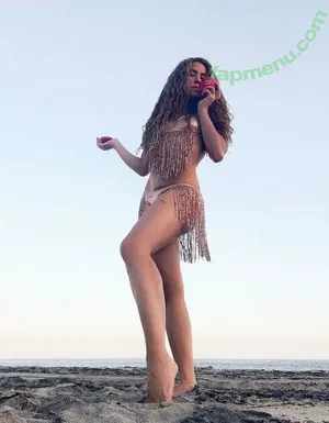 Shakira / shakkira nude photo #1435