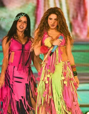 Shakira / artist / shakkira nude photo #1596