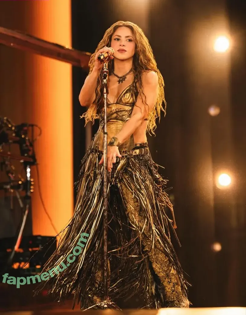 Shakira nude photo #1545 (artist / shakkira)