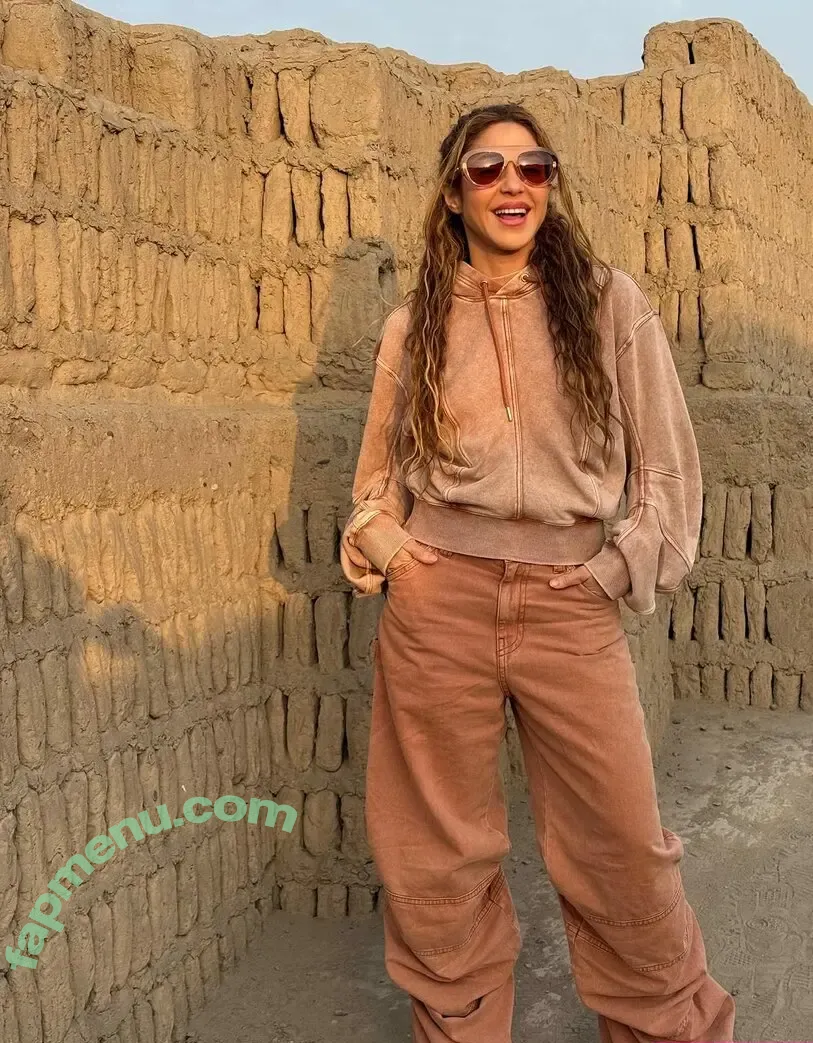 Shakira nude photo #1589 (artist / shakkira)