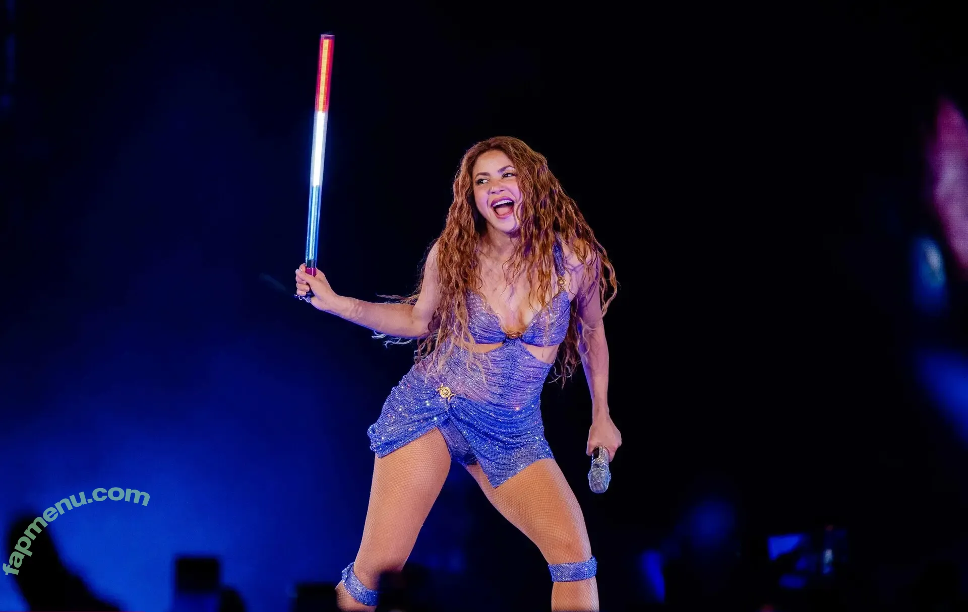 Shakira nude photo #1642 (artist / shakirashakira)