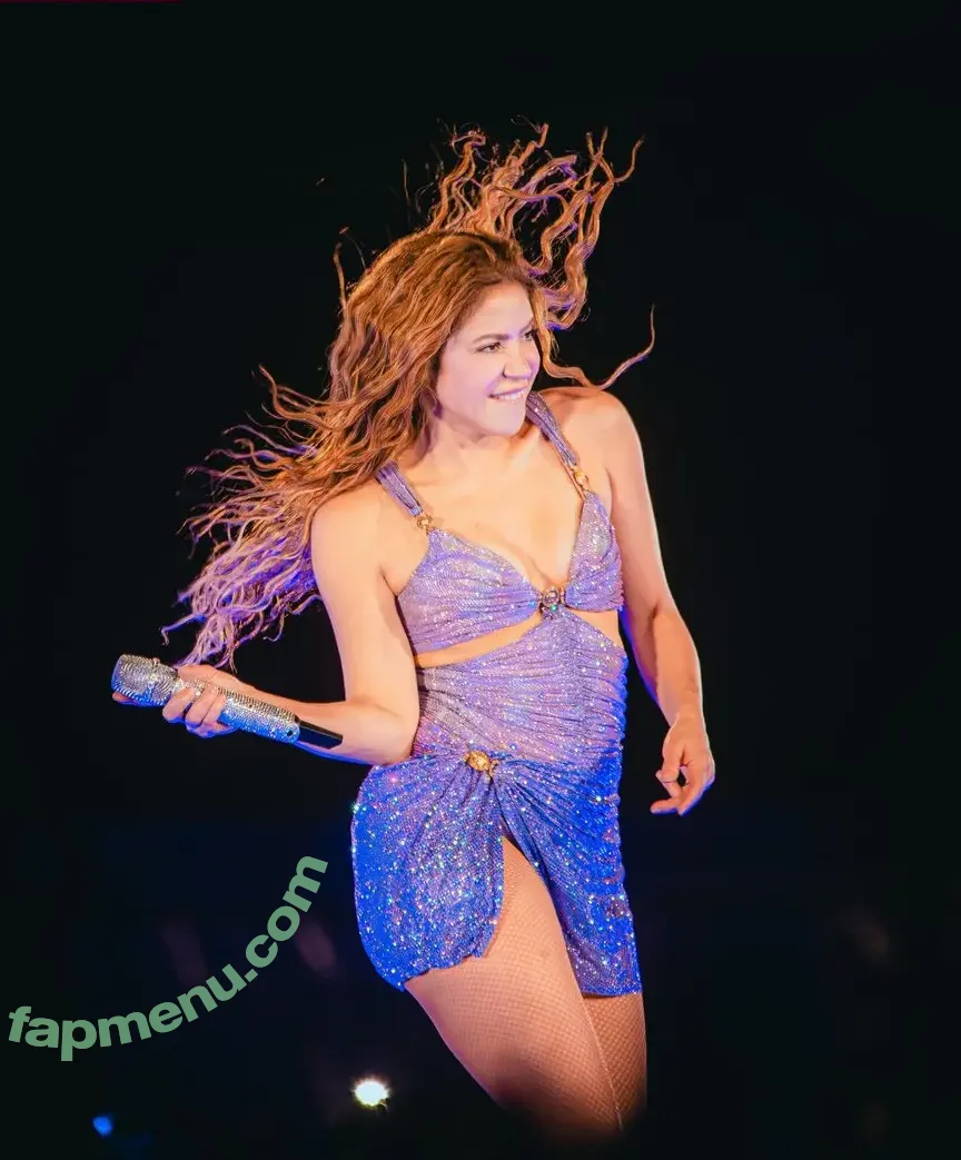 Shakira nude photo #1648 (artist / shakirashakira)
