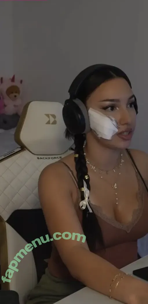 shakiravv nude photo #0043 (shakiravv)