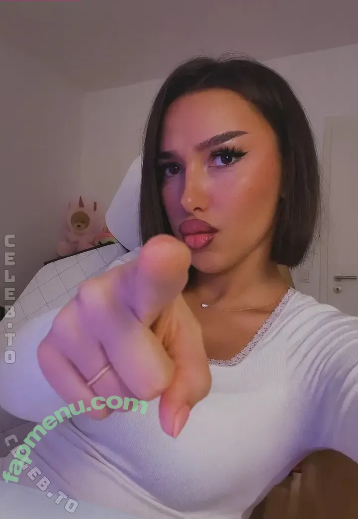 shakiravv nude photo #0088 (ishakira / shakira)