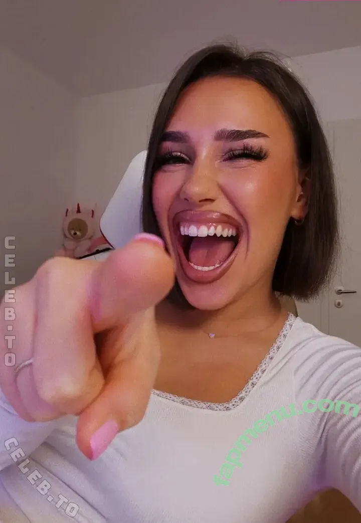 shakiravv nude photo #0089 (ishakira / shakira)