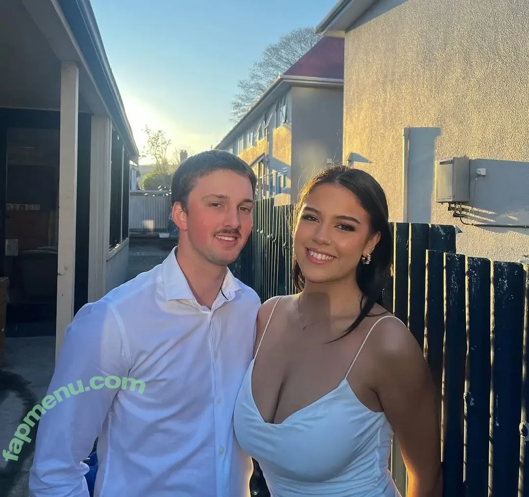 Shania Grace Te Ataahua nude photo #0013 (shania.hawkins)