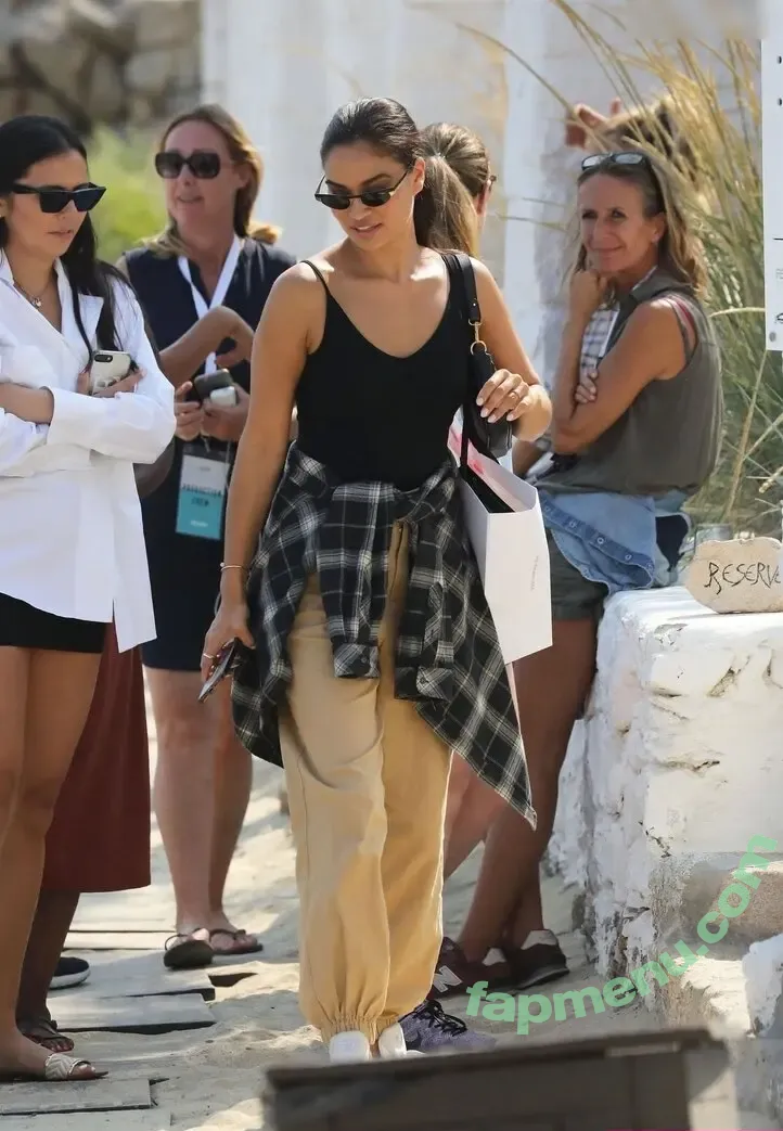 Shanina Shaik nude photo #0474 (shaninamshaik)