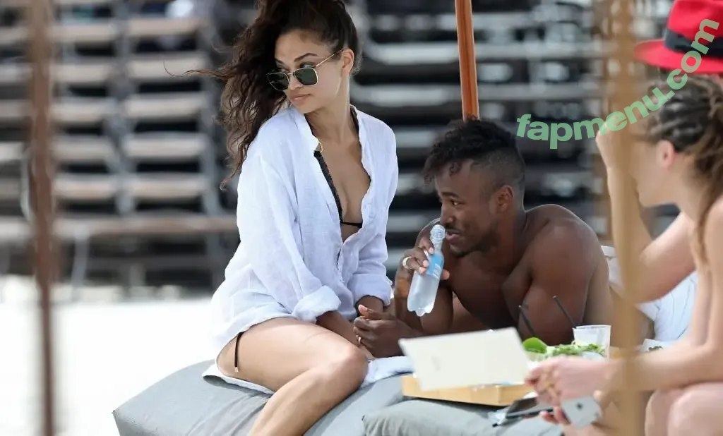 Shanina Shaik nude photo #0525 (shaninamshaik)