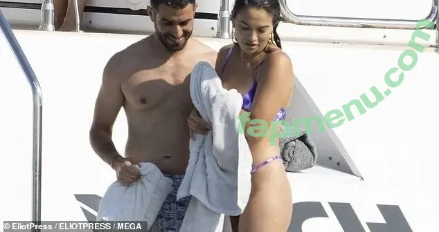 Shanina Shaik nude photo #0632 (shaninamshaik)