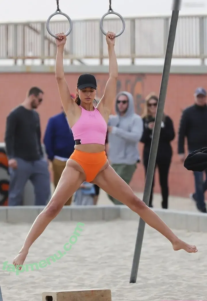 Shanina Shaik nude photo #0654 (shaninamshaik)