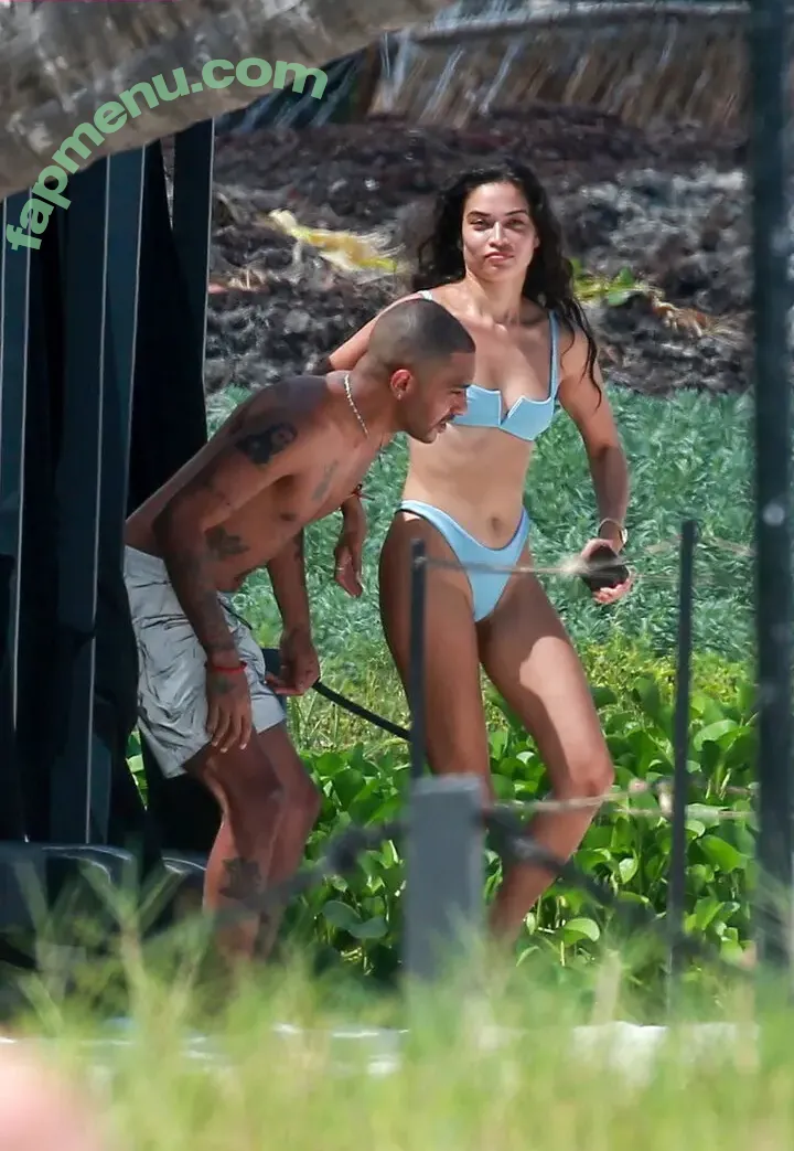 Shanina Shaik nude photo #0815 (shaninamshaik)