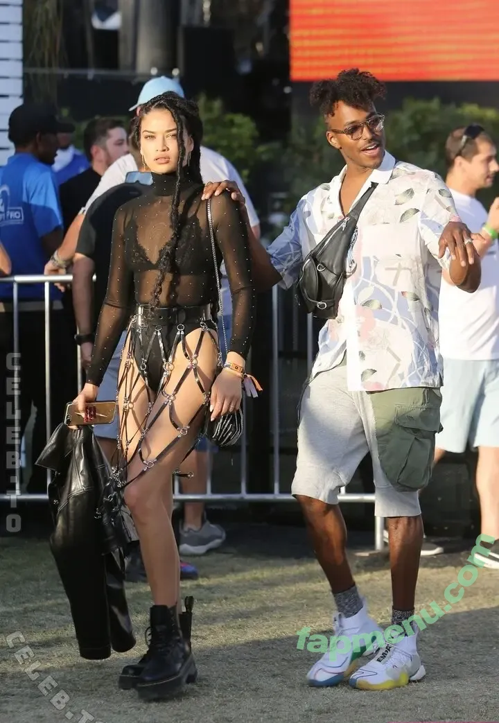 Shanina Shaik nude photo #0860 (shaninamshaik)