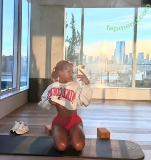 Shapedbylondon nude photo #0021