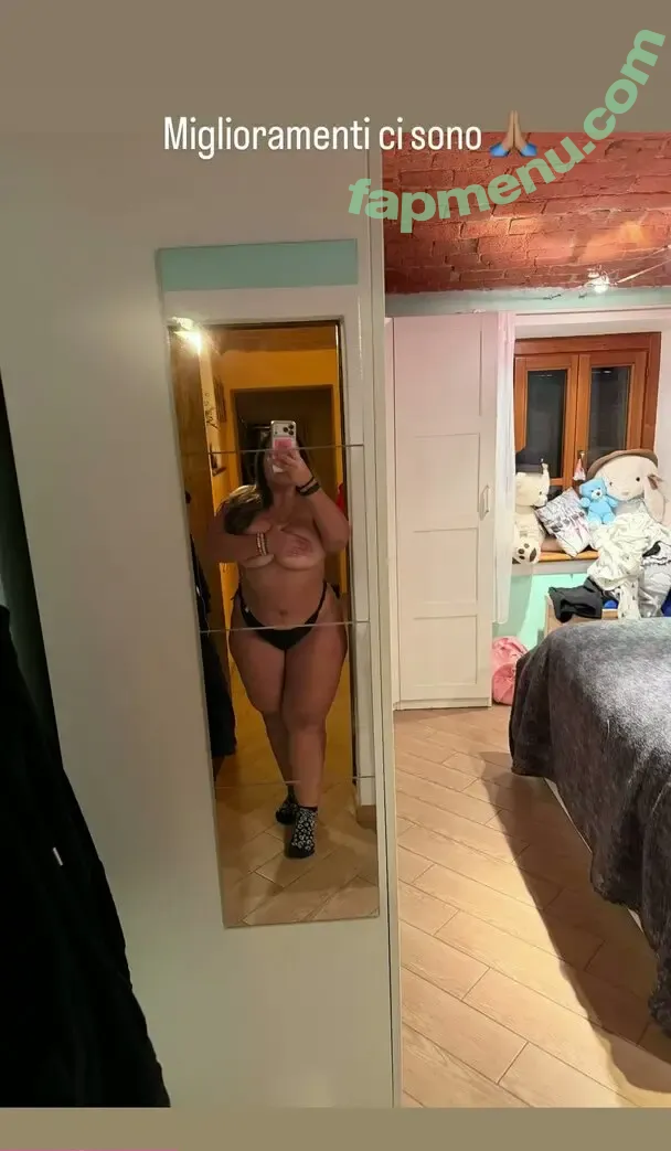 Sharon Casella nude photo #0087 (sh4r0n_01)