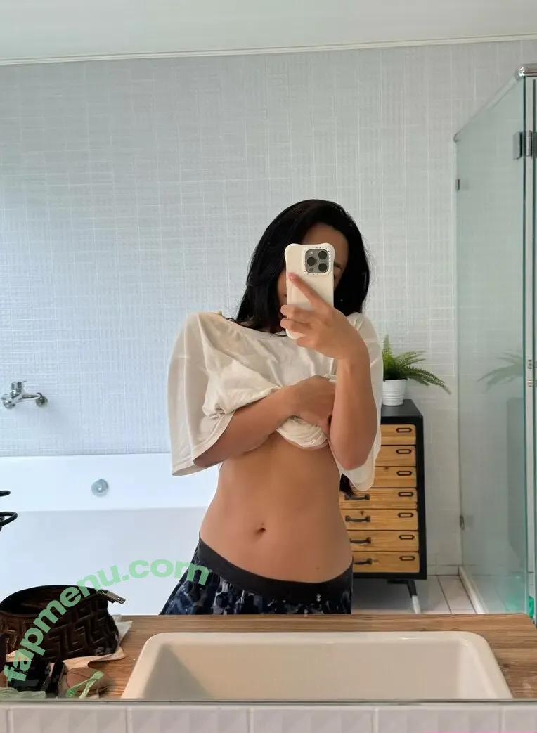 Sharon Wei nude photo #0201 (pyroman.tw / pysharon.tw)
