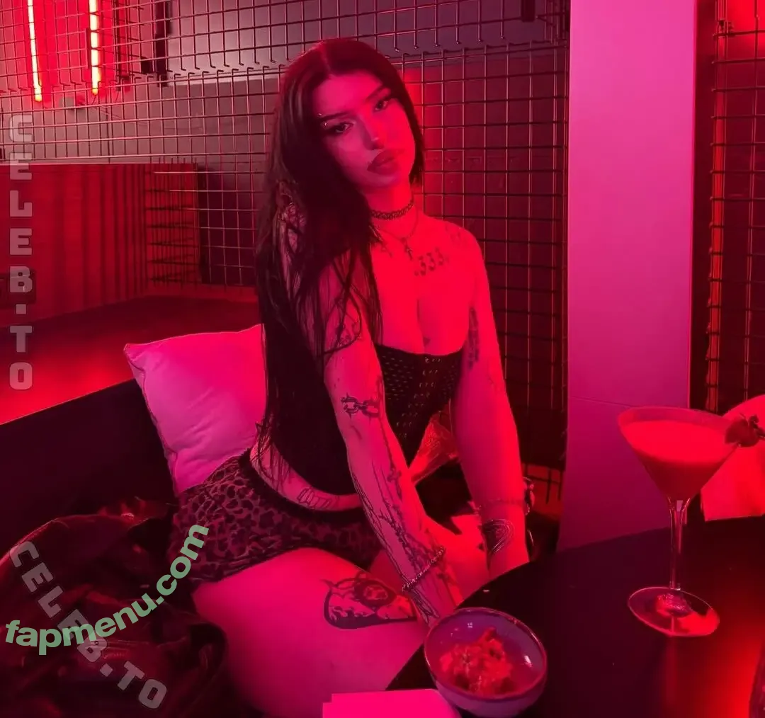 shawtysuzi nude photo #0175 (badbshawty / badbshawty333)