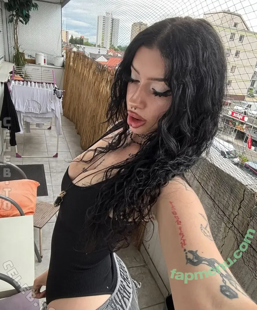 shawtysuzi nude photo #0201 (badbshawty / badbshawty333)