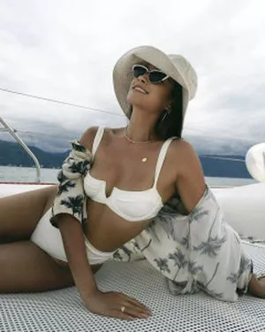 Shay Mitchell / shaymitchell nude photo #0005