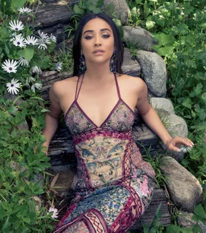Shay Mitchell / shaymitchell nude photo #0007
