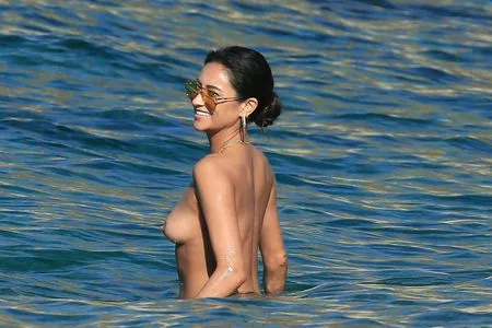 Shay Mitchell / shaymitchell nude photo #0012