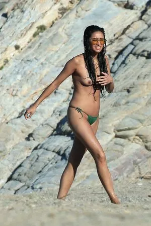 Shay Mitchell / shaymitchell nude photo #0013