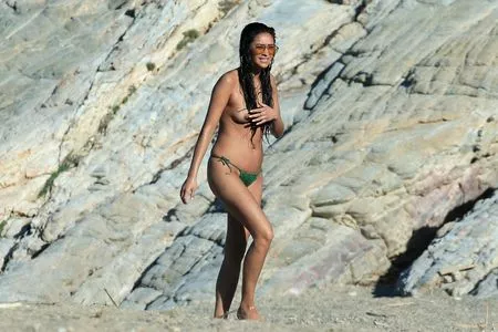 Shay Mitchell / shaymitchell nude photo #0017