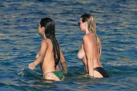 Shay Mitchell / shaymitchell nude photo #0047