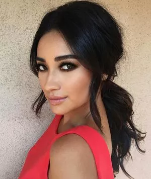 Shay Mitchell / shaymitchell nude photo #0060