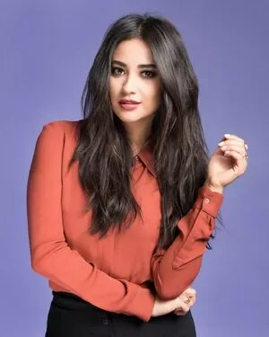 Shay Mitchell / shaymitchell nude photo #0127