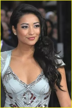 Shay Mitchell / shaymitchell nude photo #0134