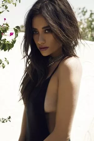 Shay Mitchell / shaymitchell nude photo #0135