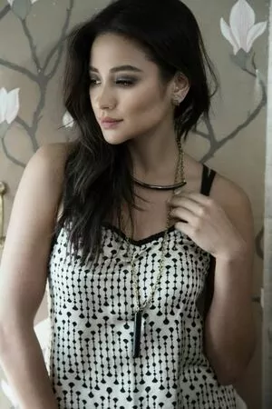 Shay Mitchell / shaymitchell nude photo #0142