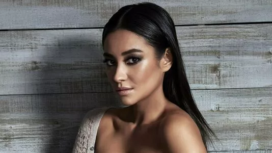 Shay Mitchell / shaymitchell nude photo #0253