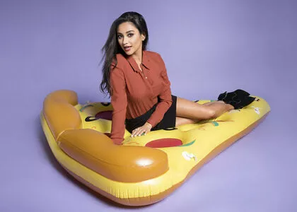 Shay Mitchell / shaymitchell nude photo #0281