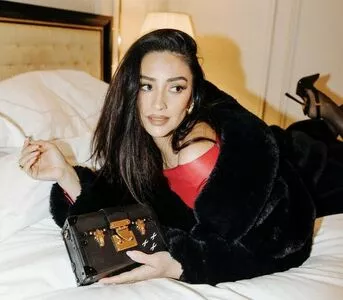 Shay Mitchell / shaymitchell nude photo #0311