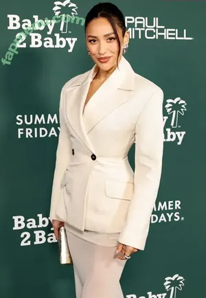 Shay Mitchell / OfficialShayMitchell / shaymitchell nude photo #0797