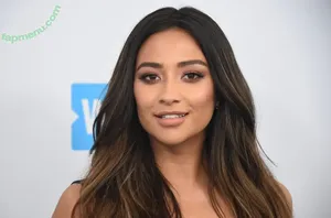Shay Mitchell / OfficialShayMitchell / shaymitchell nude photo #0811