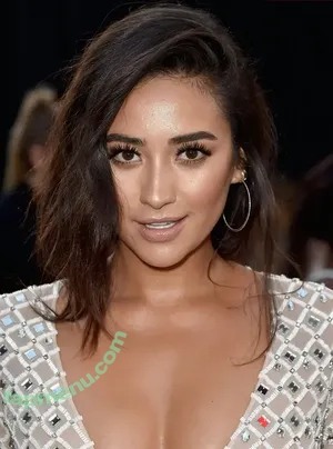 Shay Mitchell / shaymitchell nude photo #0824