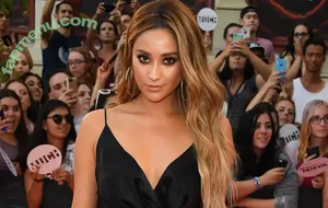 Shay Mitchell / shaymitchell nude photo #0825