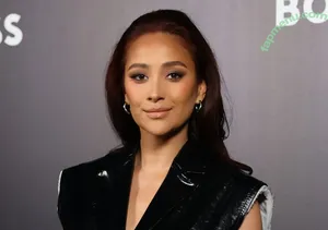 Shay Mitchell / shaymitchell nude photo #0827