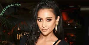 Shay Mitchell / shaymitchell nude photo #0834