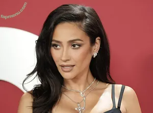 Shay Mitchell / OfficialShayMitchell / shaymitchell nude photo #0877