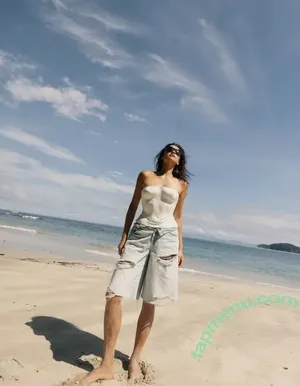 Shay Mitchell / OfficialShayMitchell / shaymitchell nude photo #0913