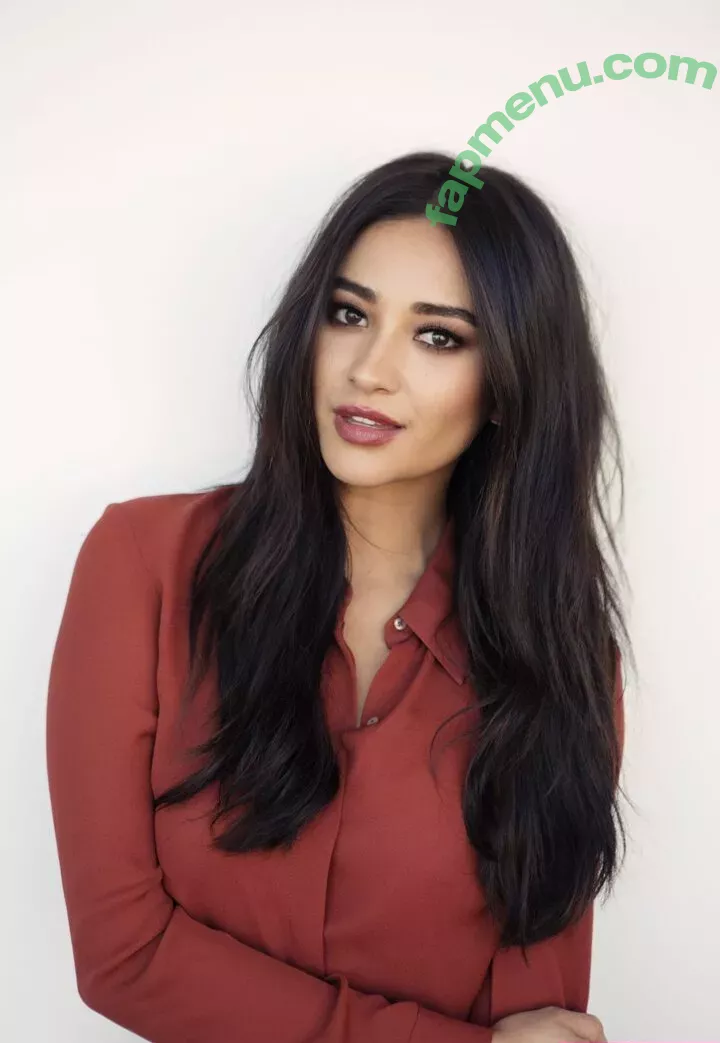Shay Mitchell nude photo #0137 (shaymitchell)