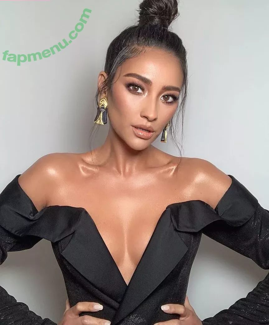 Shay Mitchell nude photo #0159 (shaymitchell)