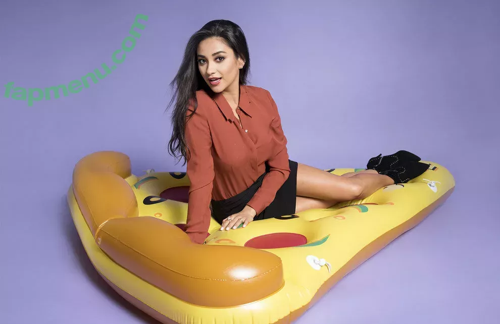 Shay Mitchell nude photo #0281 (shaymitchell)